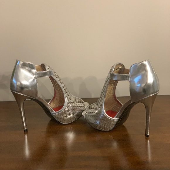 Charles Jourdan - Orvil -Silver Laser Cut High Heels - Picture 6 of 11